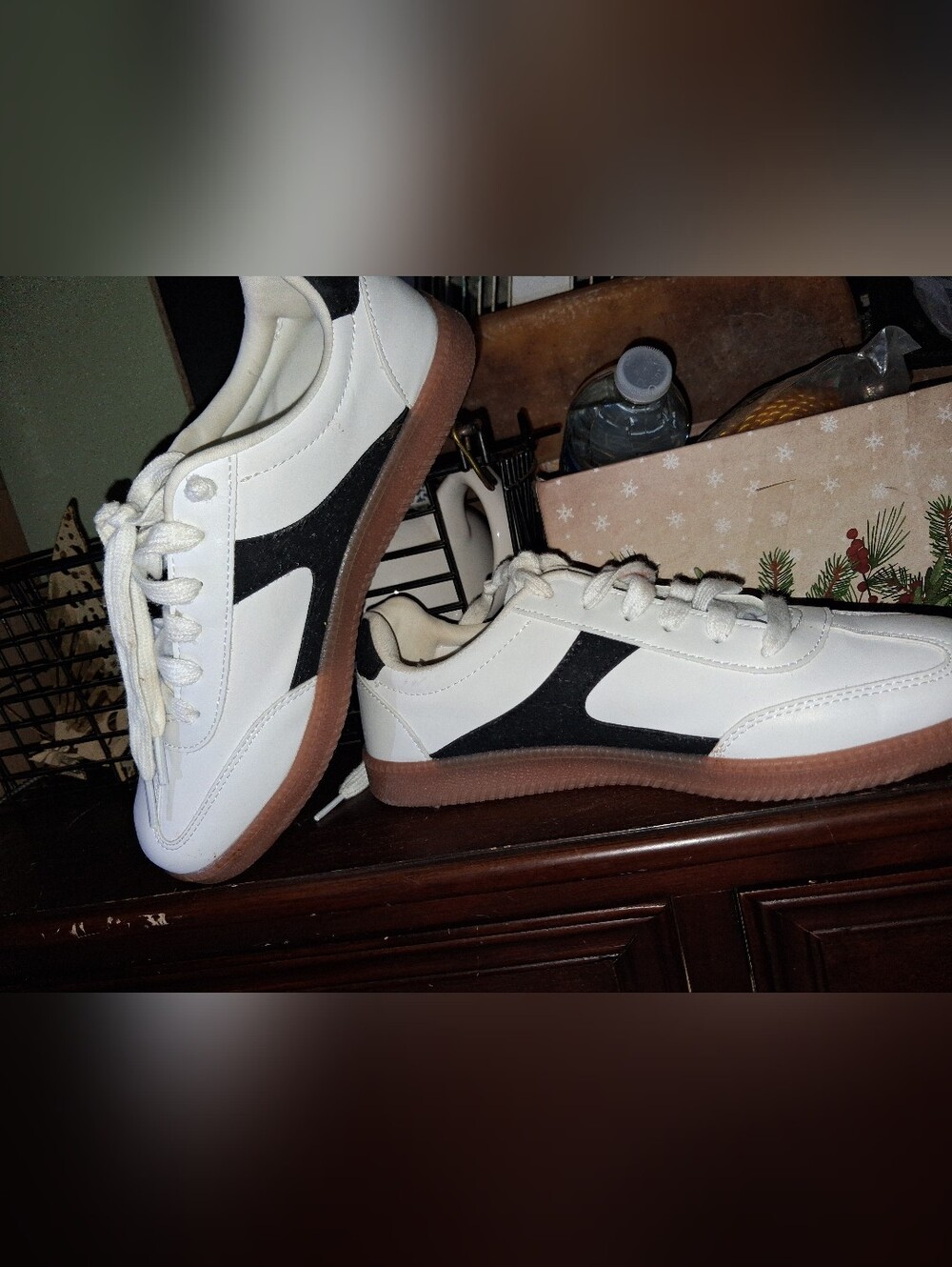 No Boundaries White and Black Women's Low-Top Sneakers with Gum Sole